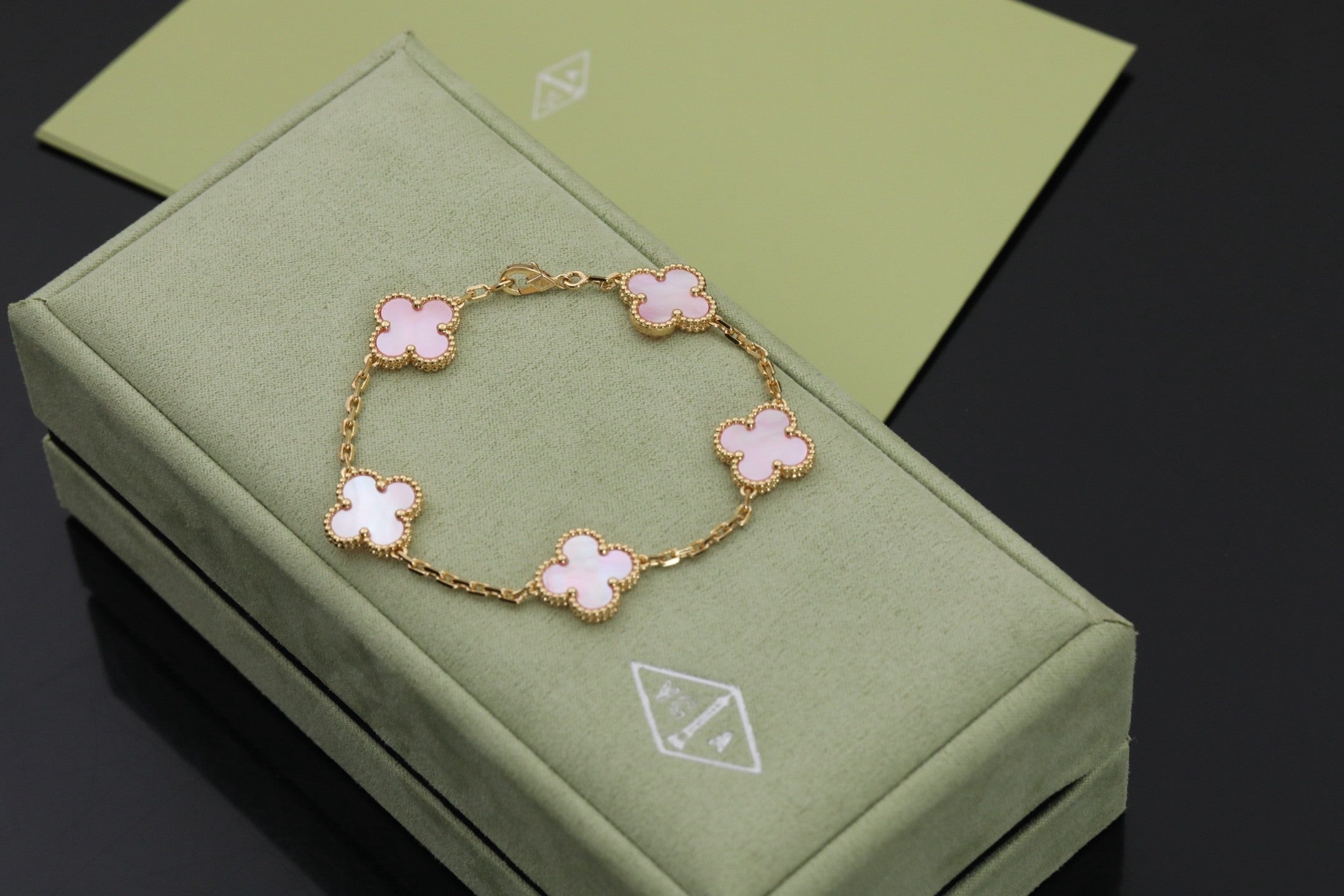 [Glow]CLOVER 5 PINK  FRITILLARY BRACELET