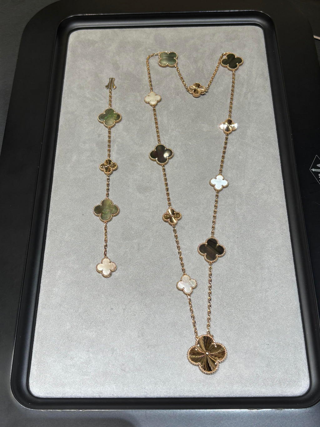 [¡®Glow¡¯] 25 NEW CLOVER 15 MOTIFS GRAY MOTHER-OF-PEARL