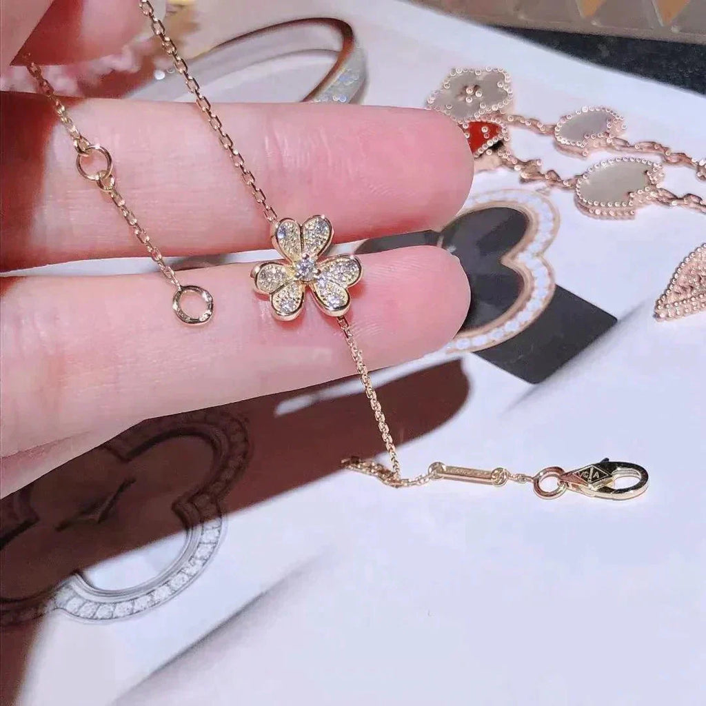 ¡®Glow¡¯FRIVOLE GOLD FLOWER DIAMOND BRACELET