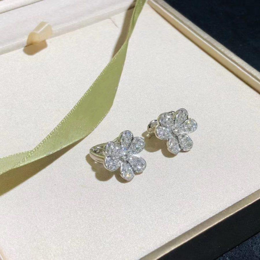 ¡®Glow¡¯FRIVOLE SILVER FLOWER DIAMOND EARRINGS