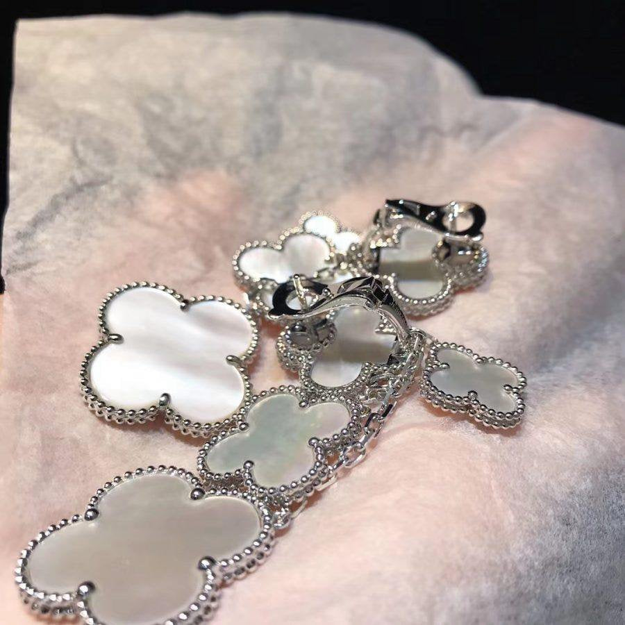 ¡®Glow¡¯CLOVER EARRINGS WHITE MOP 4 MOTIFS SILVER