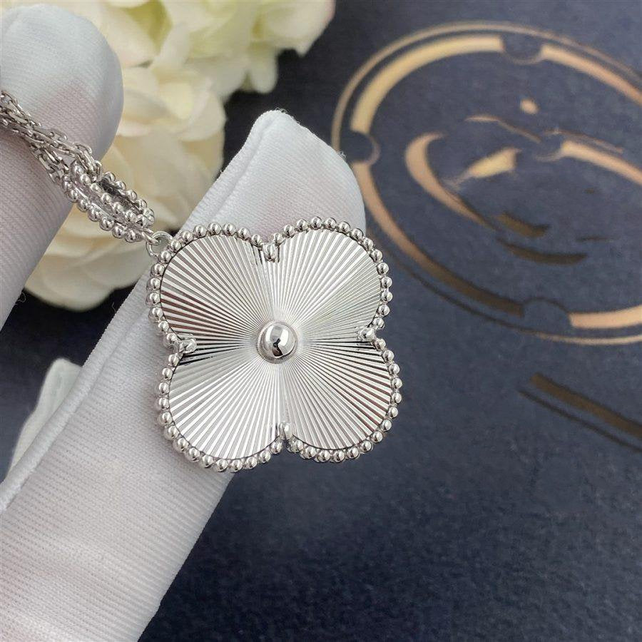 ¡®Glow¡¯CLOVER 25MM SILVER BIG CLOVER NECKLACE