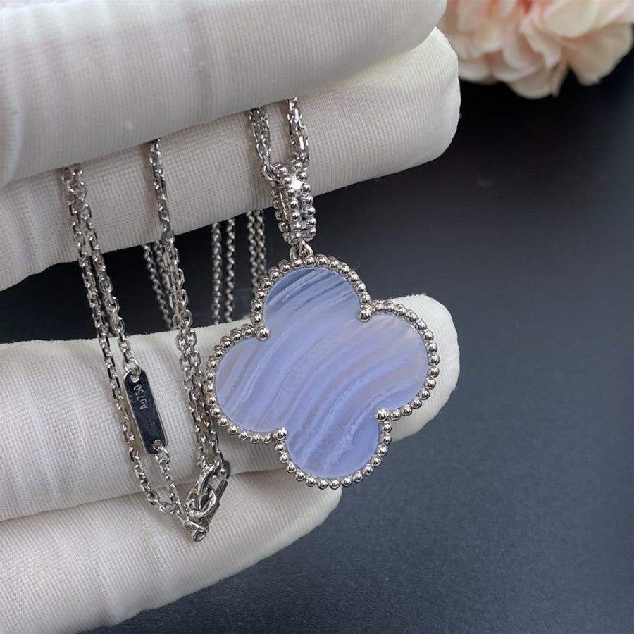 ¡®Glow¡¯CLOVER SILVER CHALCEDONY BIG CLOVER NECKLACE