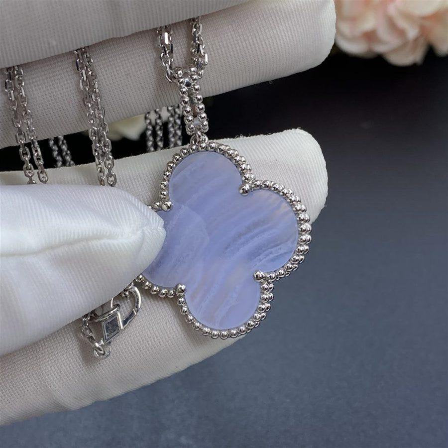 ¡®Glow¡¯CLOVER SILVER CHALCEDONY BIG CLOVER NECKLACE