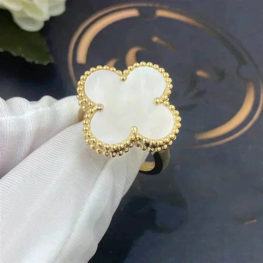 ¡®Glow¡¯CLOVER WHITE MOP RING