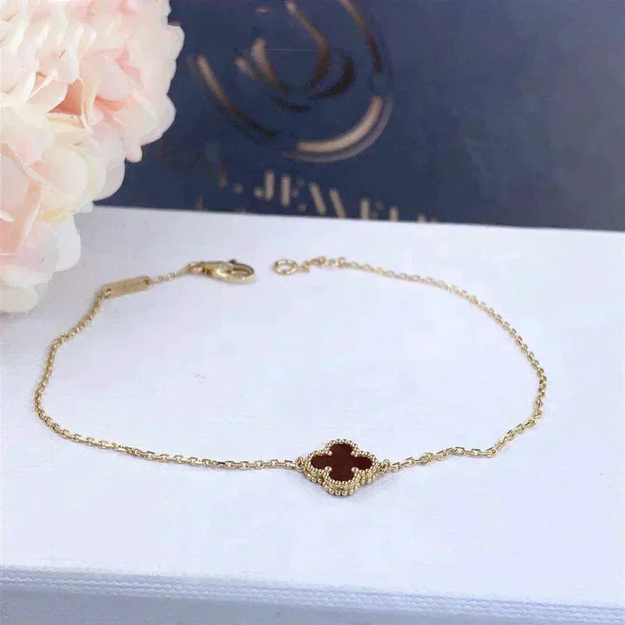 ¡®Glow¡¯CLOVER  CARNELIAN SINGLE FLOWER BRACELET