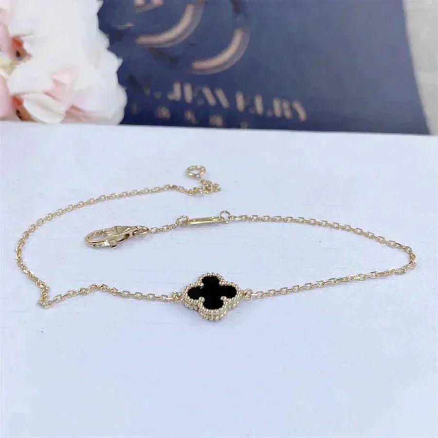 ¡®Glow¡¯CLOVER ONYX SINGLE FLOWER BRACELET