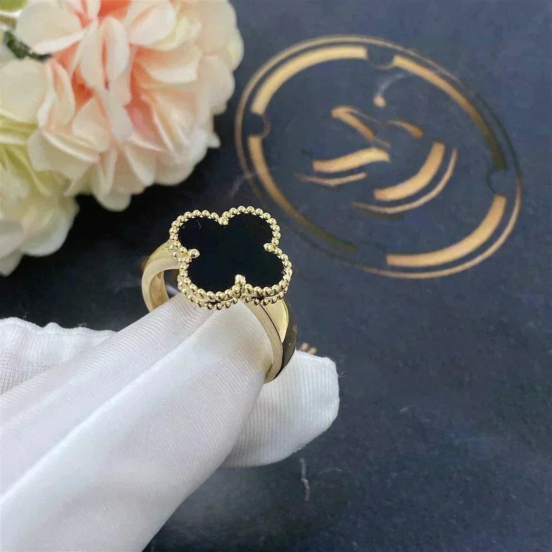 ¡®Glow¡¯CLOVER ONYX RING