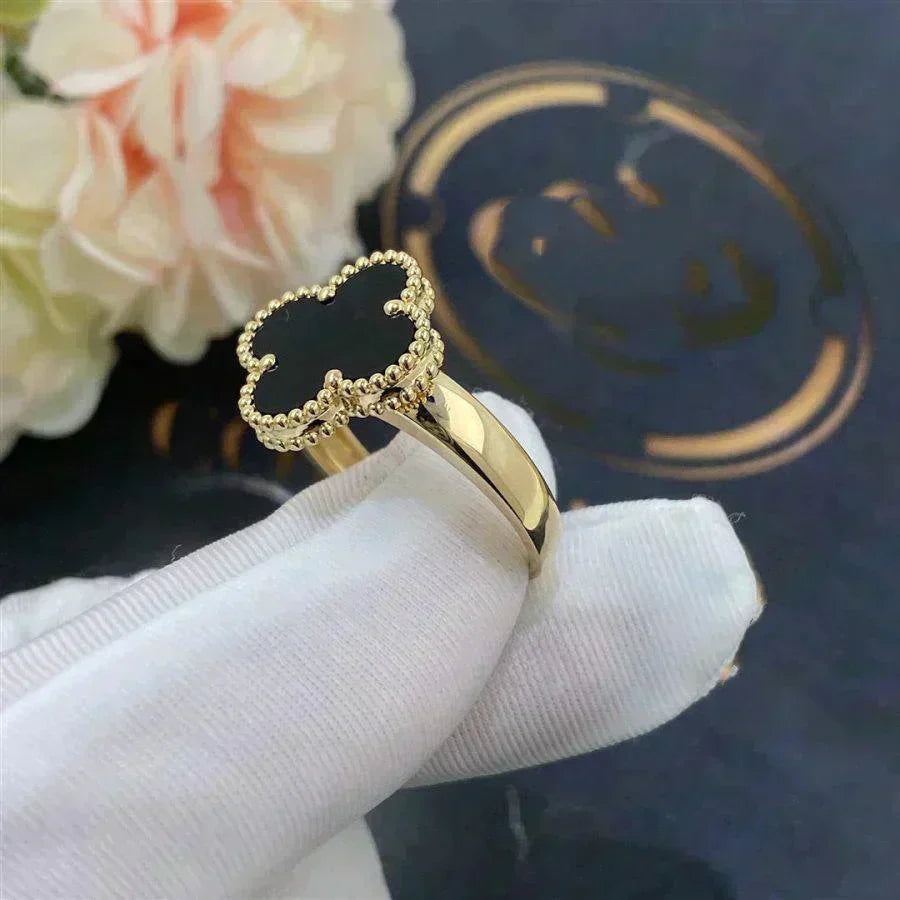 ¡®Glow¡¯CLOVER ONYX RING