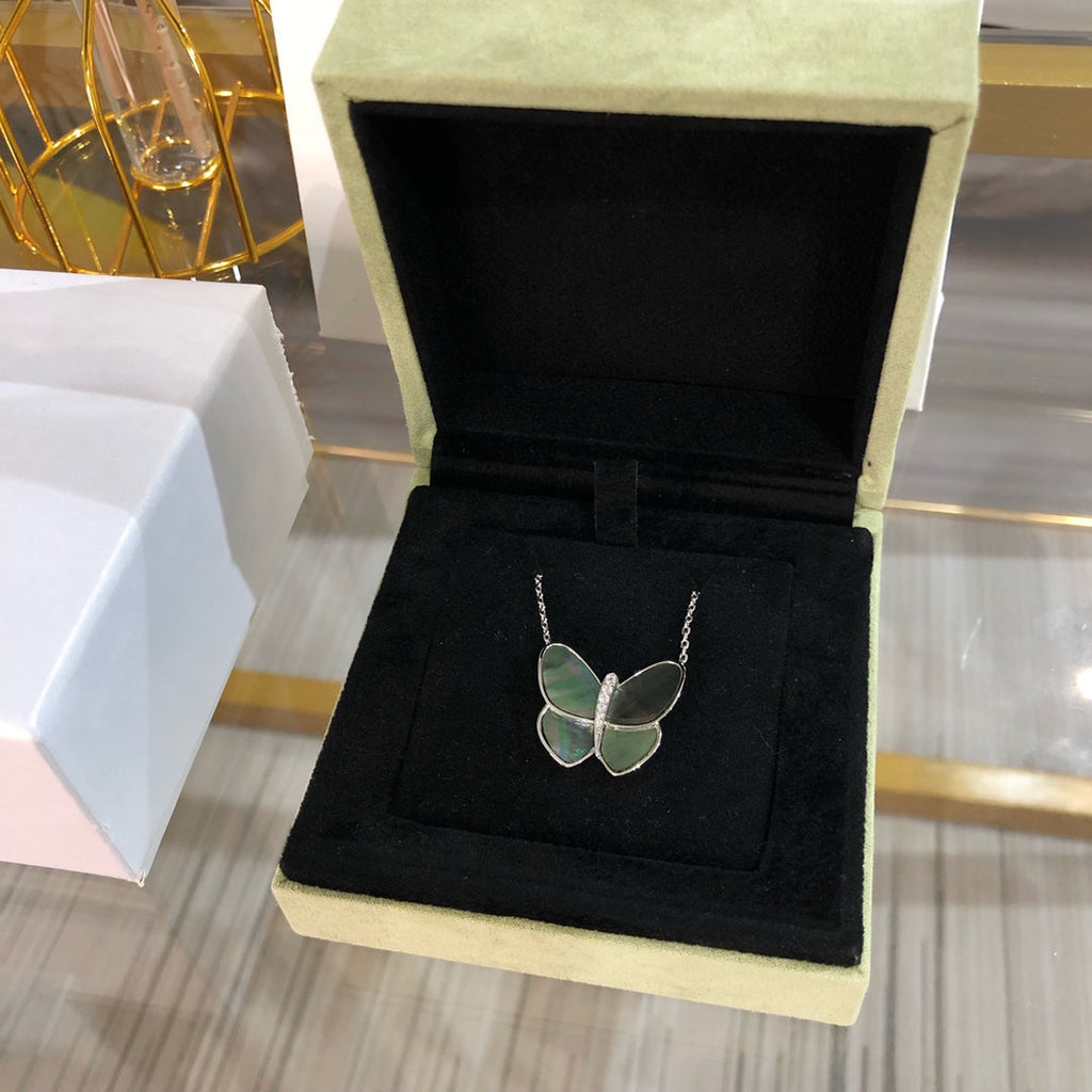 ¡®Glow¡¯LARGE BUTTERFLY SILVER PENDANT DIAMOND NECKLACE