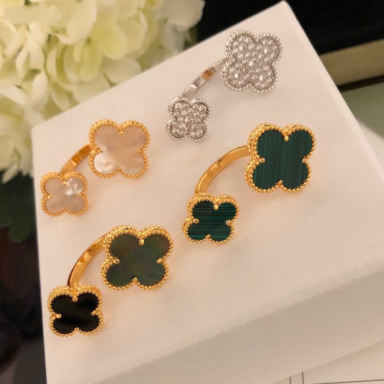 ¡®Glow¡¯CLOVER BETWEEN THE FINGER RING
