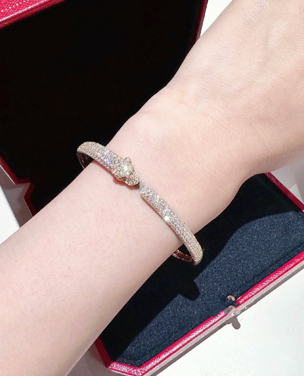 GlowPANTHERE FULL DIAMOND OPEN BRACELET