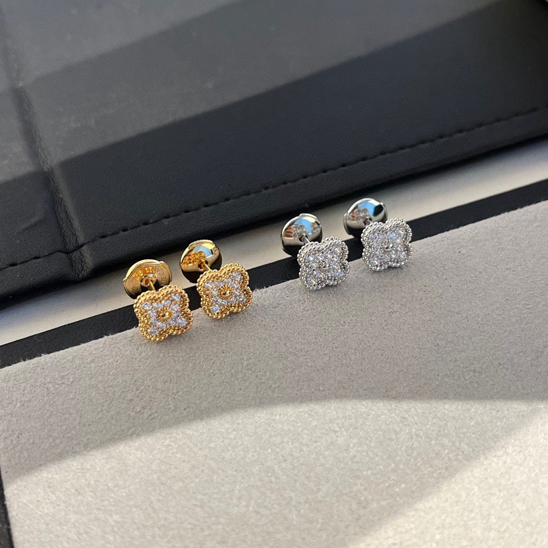 ¡®Glow¡¯CLOVER MINI DIAMOND STUD EARRINGS